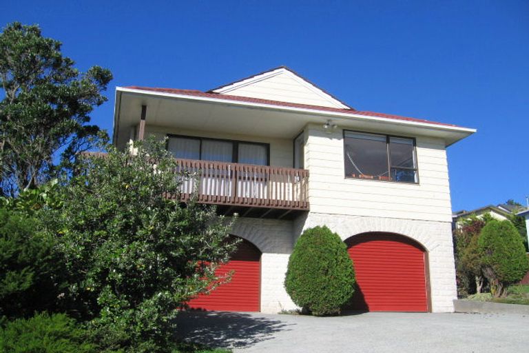 Photo of property in 5 Nalanda Crescent, Broadmeadows, Wellington, 6035