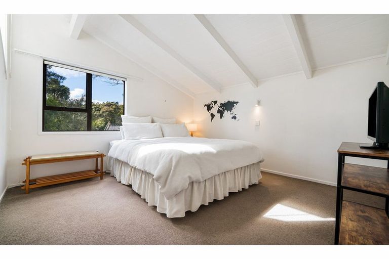 Photo of property in 200 Atkinson Road, Titirangi, Auckland, 0604