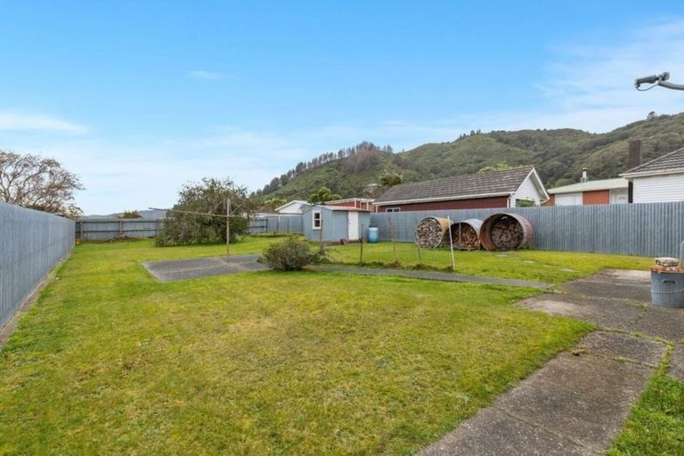 Photo of property in 15 Wright Street, Wainuiomata, Lower Hutt, 5014