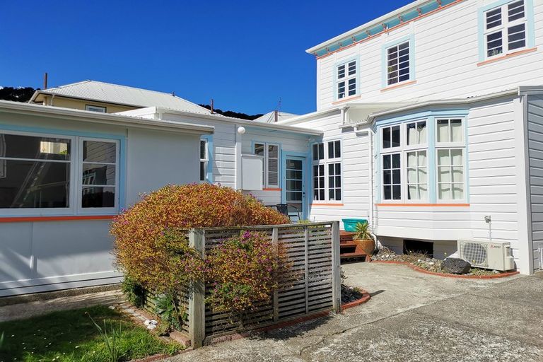 Photo of property in 71 Pirie Street, Mount Victoria, Wellington, 6011