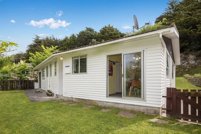Photo of property in 292a Main Road, Tawa, Wellington, 5028