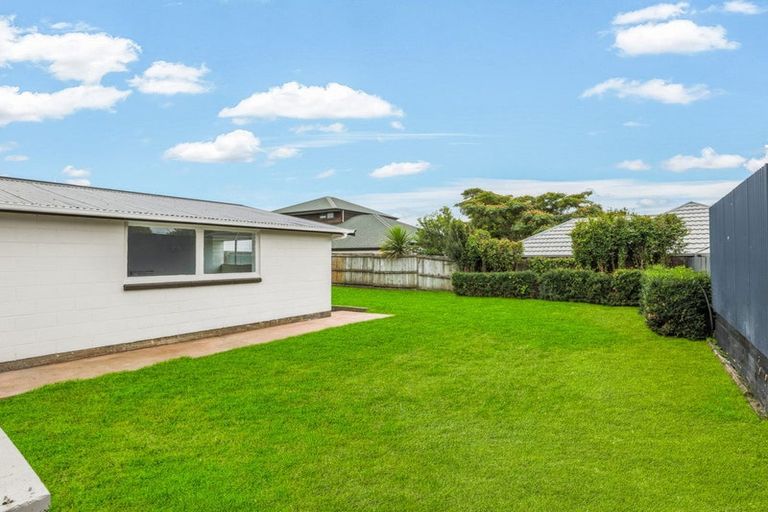 Photo of property in 254 Lake Terrace Road, Shirley, Christchurch, 8061