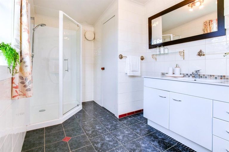 Photo of property in 5 Gow Avenue, Haumoana, 4102