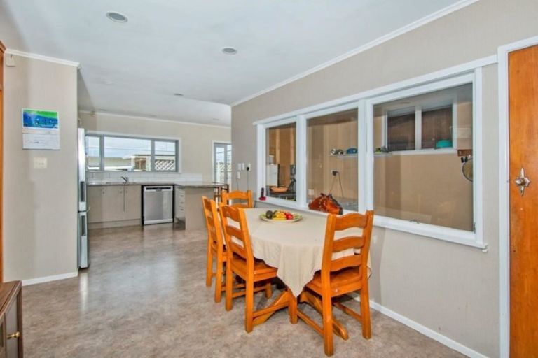 Photo of property in 1 Adams Place, Te Kamo, Whangarei, 0112