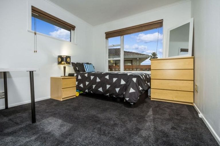 Photo of property in 1/818 East Coast Road, Oteha, Auckland, 0630