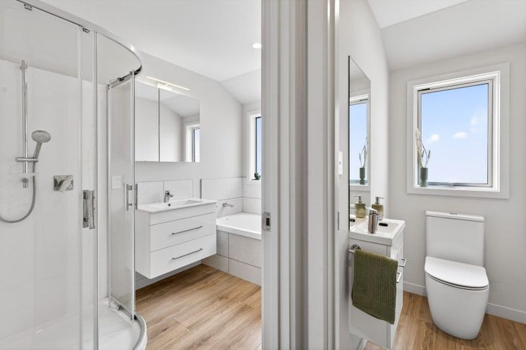 Photo of property in 77 Oak Road, Poraiti, Napier, 4112