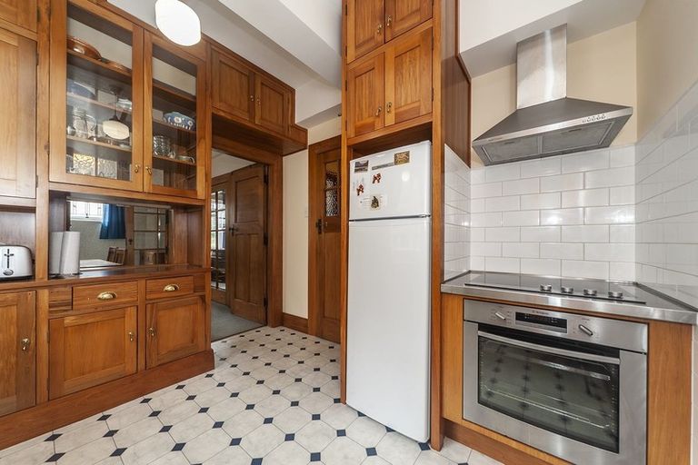 Photo of property in Chevening Flats, 90 Salamanca Road, Kelburn, Wellington, 6012