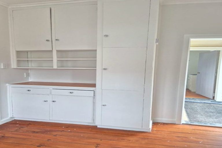 Photo of property in 137 Seabrook Avenue, New Lynn, Auckland, 0600