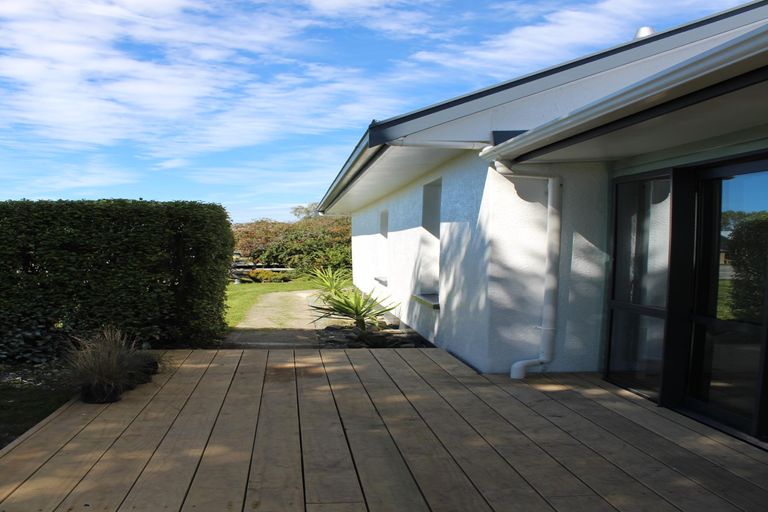 Photo of property in 40 Timaru Road, Waimate, 7924