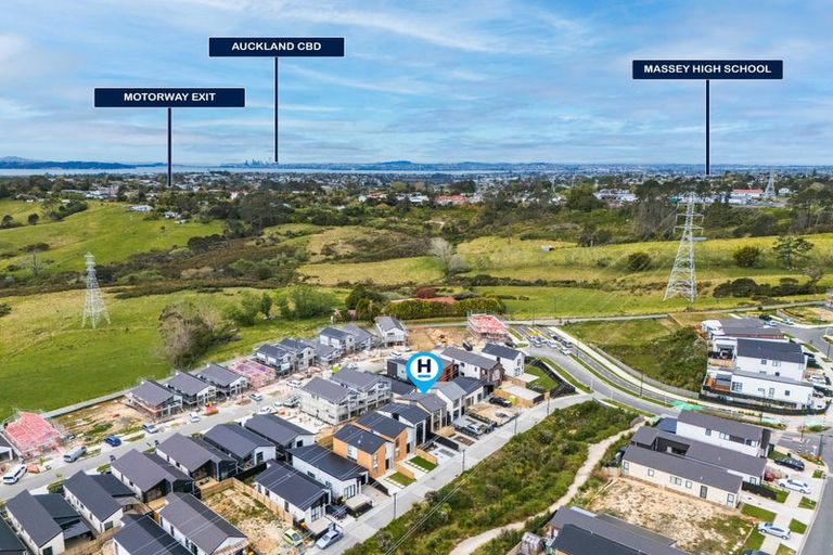 Photo of property in 10 Papai Lane, Massey, Auckland, 0614