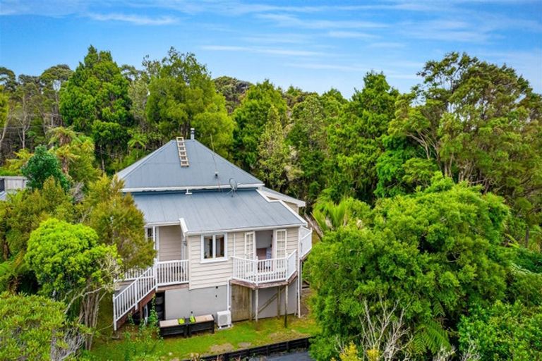 Photo of property in 709 Scenic Drive, Henderson Valley, Auckland, 0612