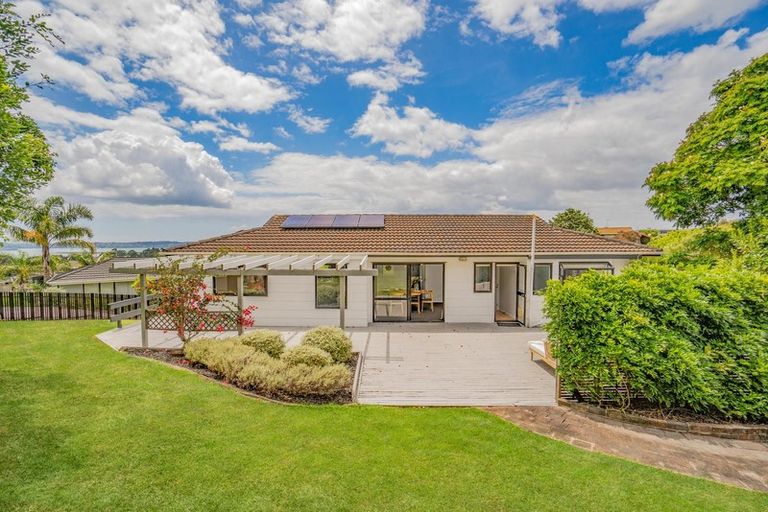 Photo of property in 8 Forsythe Place, Massey, Auckland, 0614