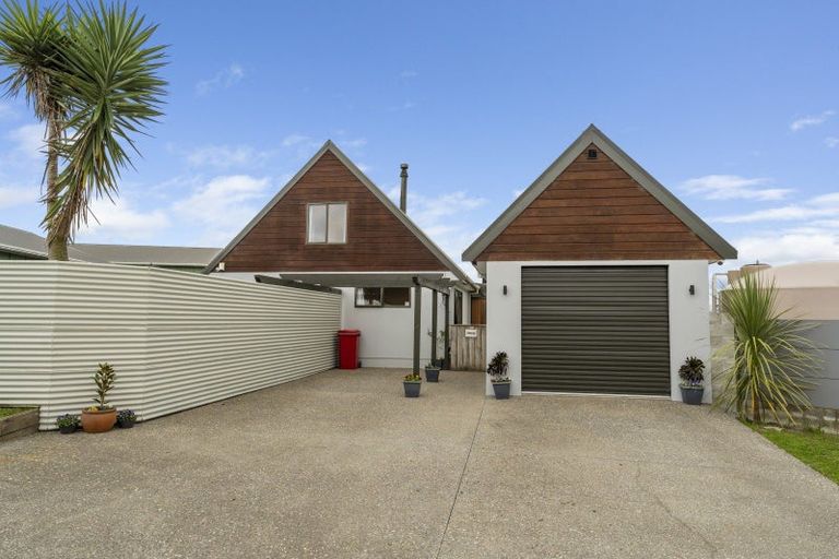 Photo of property in 10 Brendon Drive, Te Horo Beach, Otaki, 5581