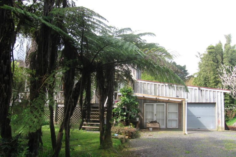 Photo of property in 2 Oxford Terrace, Coromandel, 3506
