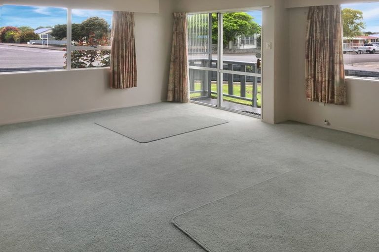 Photo of property in 2 Mccallum Street, Dannevirke, 4930