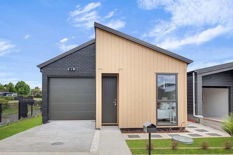 Photo of property in 1 Taukahiwi Road, Pukekohe, 2120