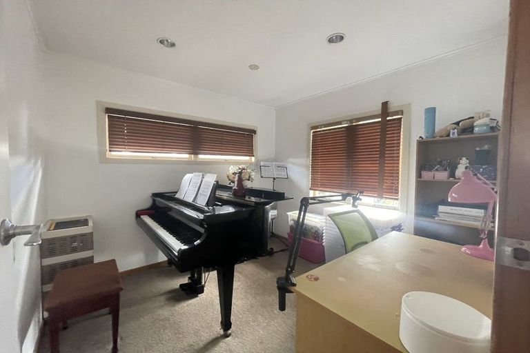 Photo of property in 86 Parr Terrace, Castor Bay, Auckland, 0620