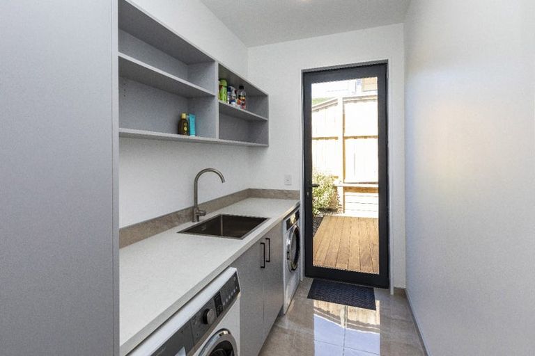 Photo of property in 63 Moncks Spur Road, Redcliffs, Christchurch, 8081