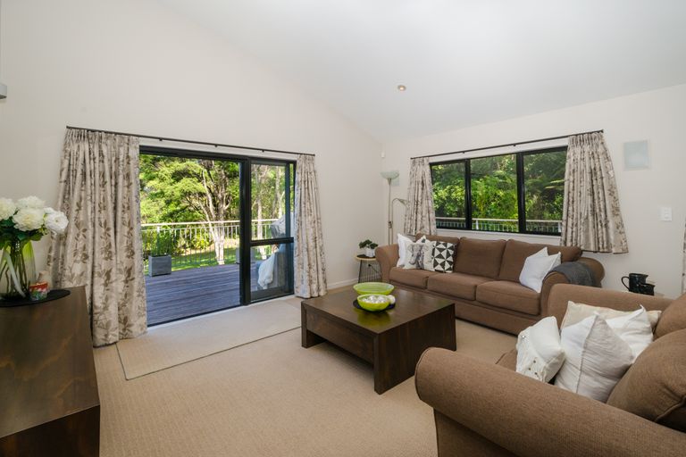 Photo of property in 81 Stoney Creek Drive, Waitakere, Henderson, 0782