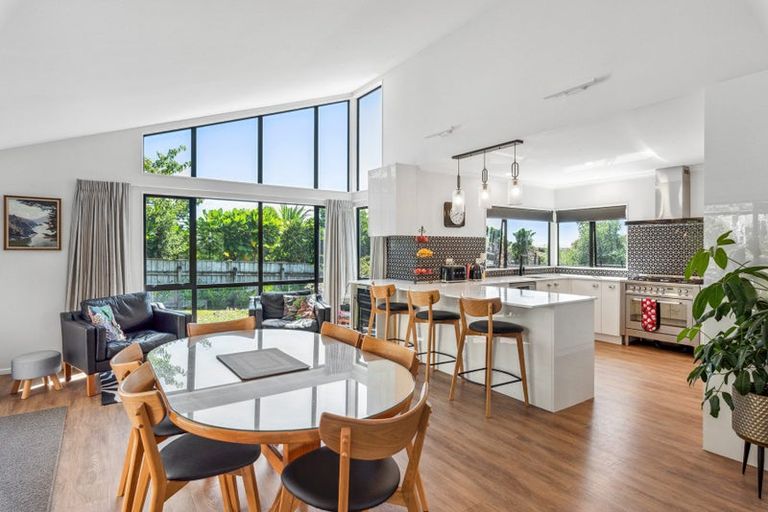 Photo of property in 41 Quadrant Heights, Paraparaumu, 5032