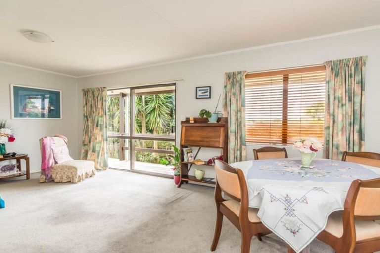 Photo of property in 1/28 Neil Avenue, Te Atatu Peninsula, Auckland, 0610