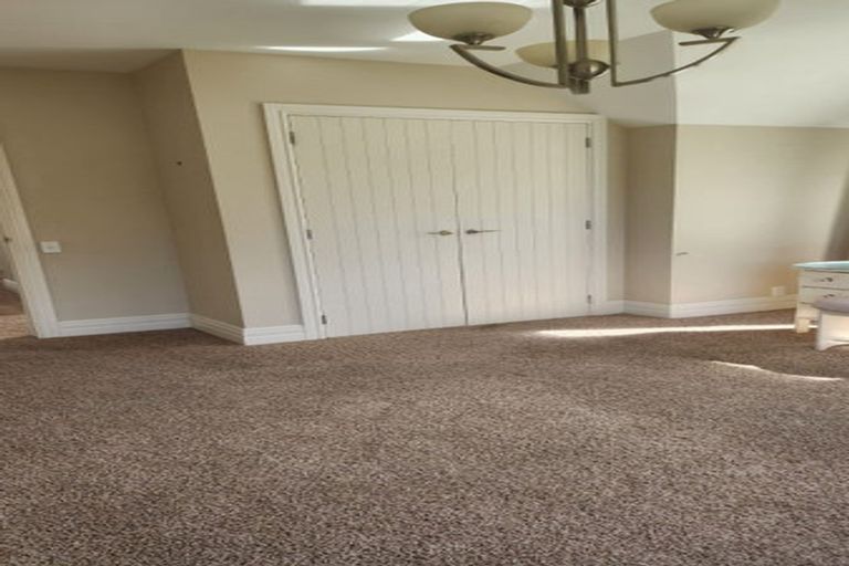 Photo of property in 186 Boord Crescent, Kumeu, 0891