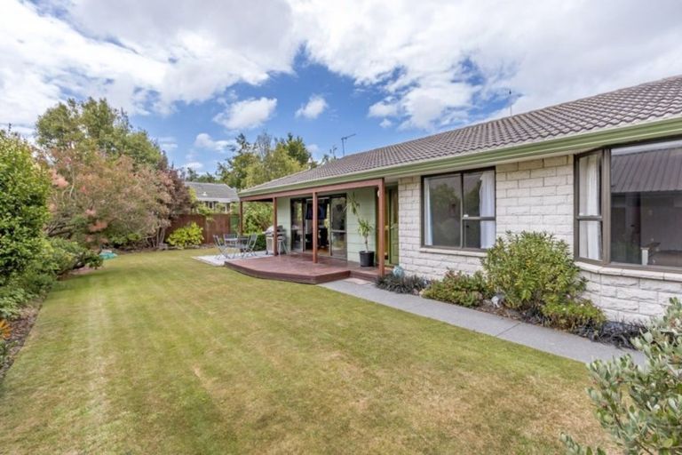 Photo of property in 5 Kruse Place, Redwood, Christchurch, 8051