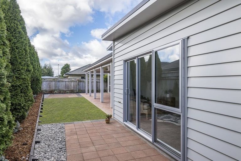 Photo of property in 6 Holcombe Drive, Paraparaumu, 5032