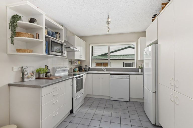 Photo of property in 52 Hazlewood Avenue, Karori, Wellington, 6012