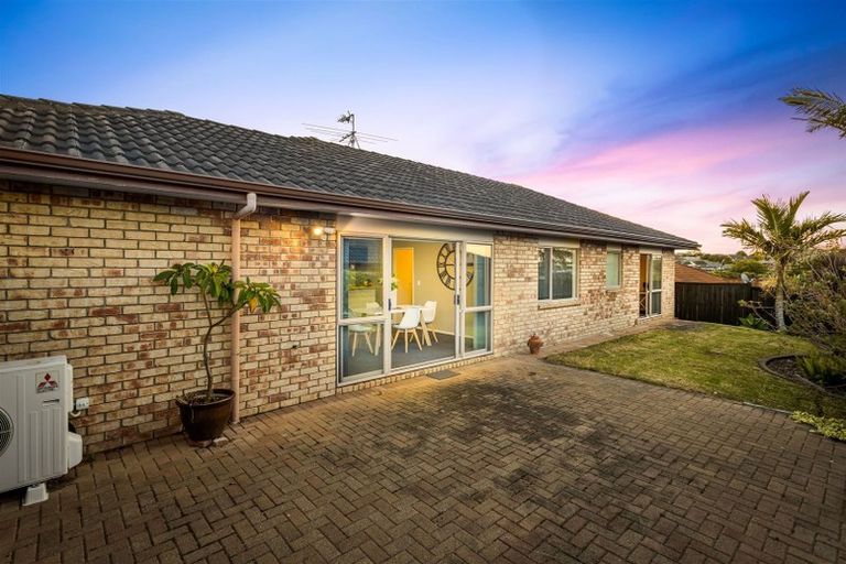Photo of property in 28 Richfield Crescent, Westgate, Auckland, 0614