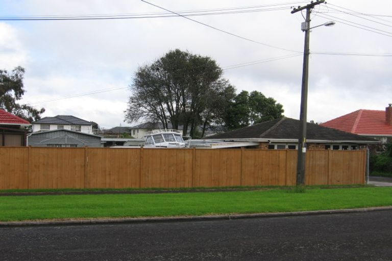 Photo of property in 2 Bledisloe Street, Papatoetoe, Auckland, 2104