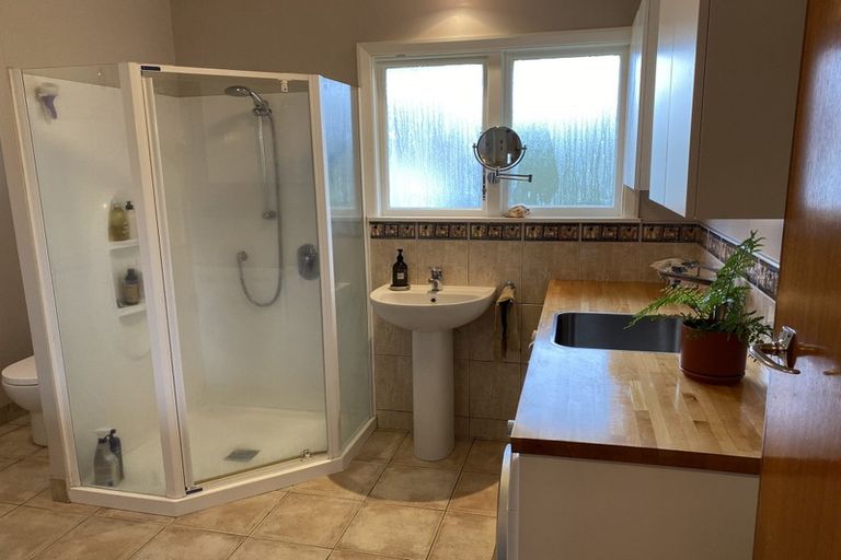 Photo of property in 122 Waimairi Road, Ilam, Christchurch, 8041