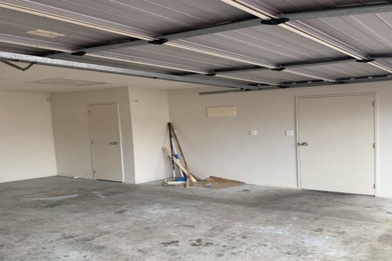 Photo of property in 62 Woodbank Drive, Glen Eden, Auckland, 0602