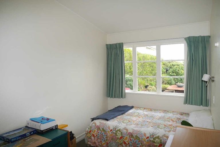 Photo of property in 152 Kelburn Parade, Kelburn, Wellington, 6012