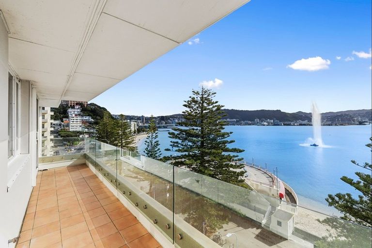Photo of property in Oriana Apartments, 248 Oriental Parade, Oriental Bay, Wellington, 6011