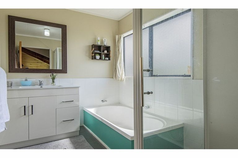 Photo of property in 195 Fairway Drive, Te Kamo, Kamo, 0112