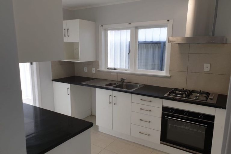 Photo of property in 1/12 Tonar Street, Northcote, Auckland, 0627