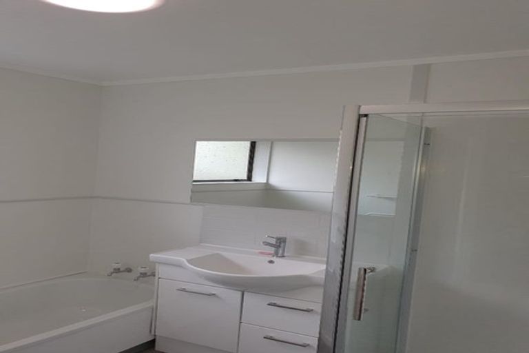 Photo of property in 2/423 Great South Road, Rosehill, Papakura, 2113