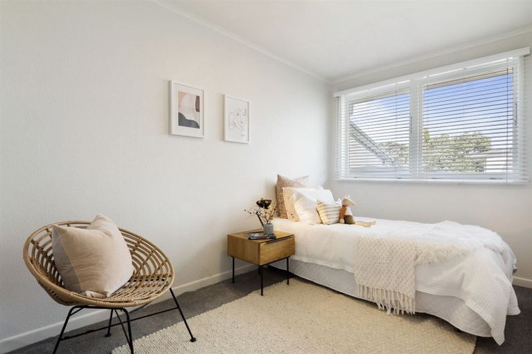 Photo of property in 21 Tui Glen Road, Birkenhead, Auckland, 0626