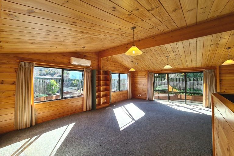 Photo of property in 16 Allman Drive, Coromandel, 3506