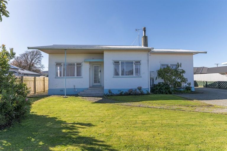 Photo of property in 46 Mako Mako Road, Levin, 5510