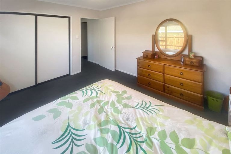 Photo of property in 1/50 Ambleside Drive, Burnside, Christchurch, 8053