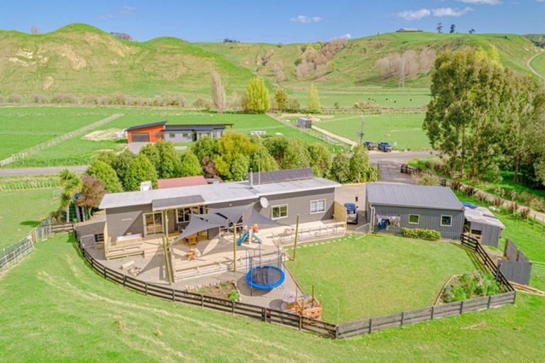 Photo of property in 653 No 3 Line, Okoia, Whanganui, 4582