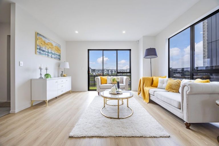 Photo of property in 6 Kartolina Crescent, Kumeu, 0810