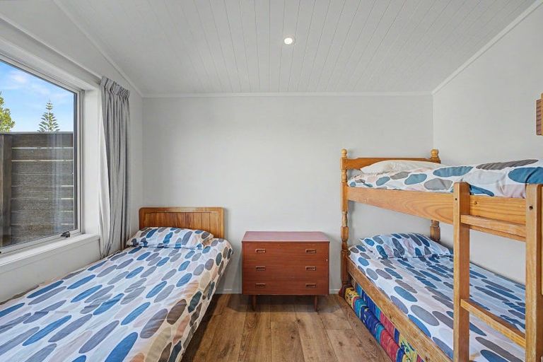 Photo of property in 17 Mccall Avenue, Pauanui, Hikuai, 3579