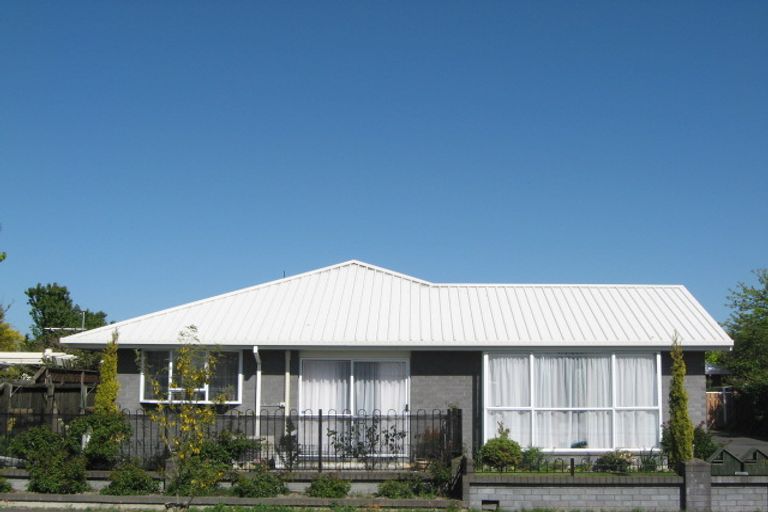 Photo of property in 35 Lowry Avenue, Redwood, Christchurch, 8051
