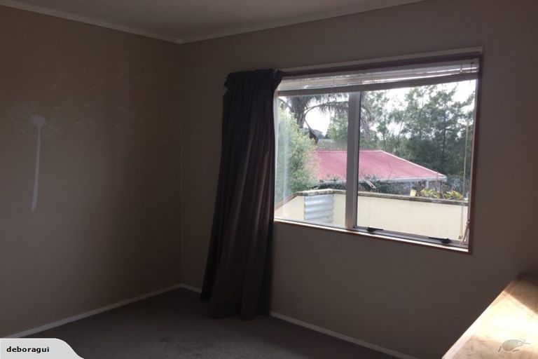 Photo of property in 1/633 Glenfield Road, Totara Vale, Auckland, 0629