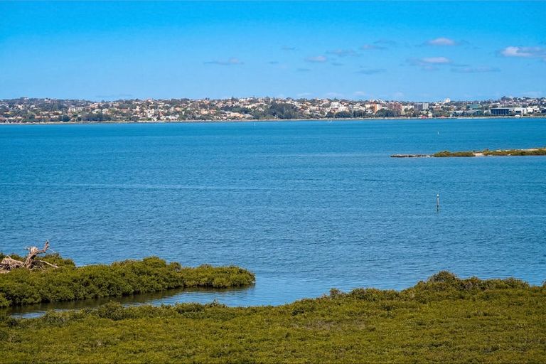 Photo of property in 20 Bannings Way, Hobsonville, Auckland, 0618