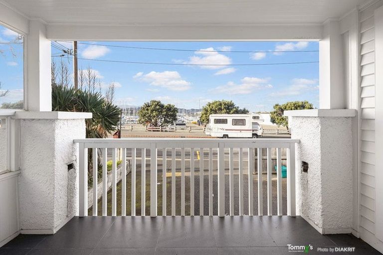 Photo of property in 504 Evans Bay Parade, Hataitai, Wellington, 6021