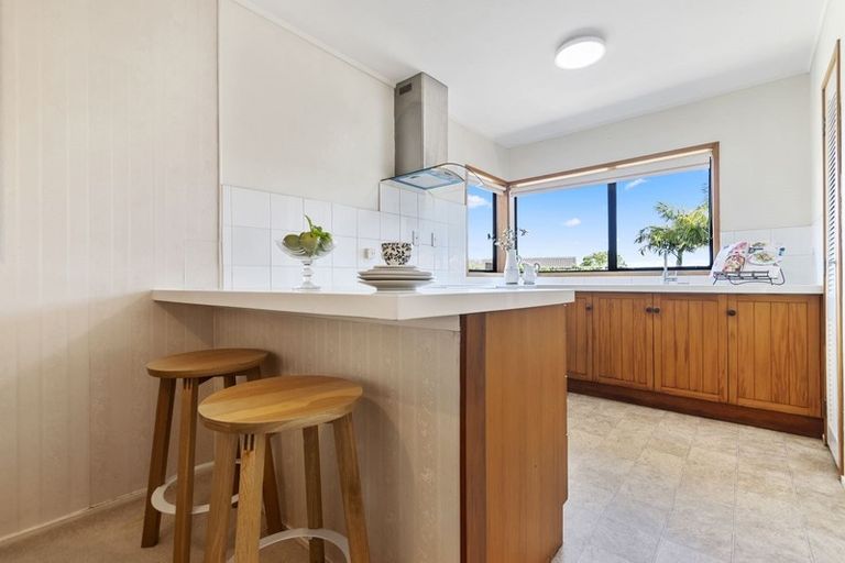 Photo of property in 2/13 Parramatta Place, Botany Downs, Auckland, 2010